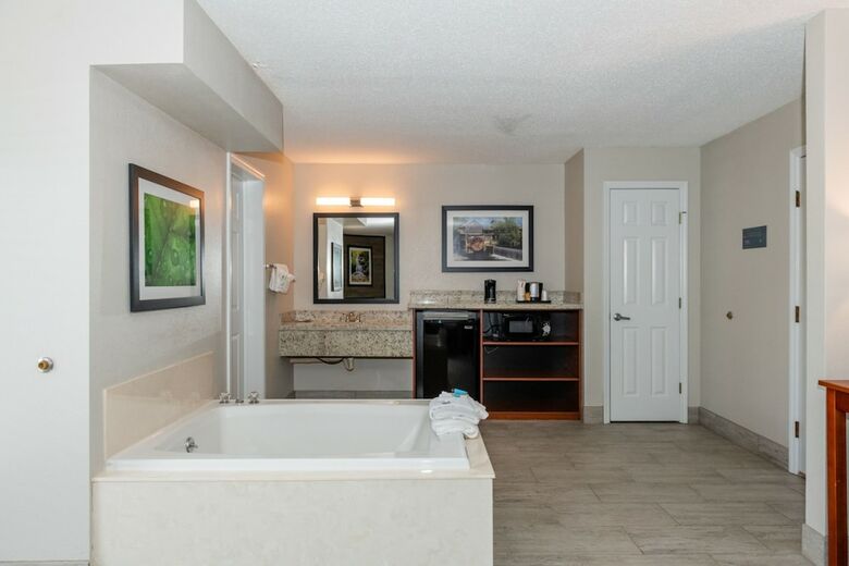 Hotel Twin Mountain Inn & Suites