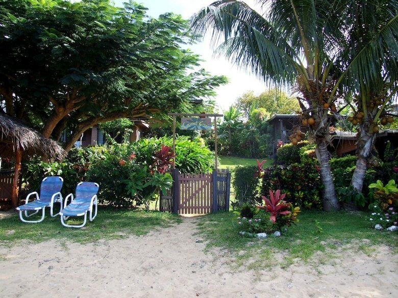 Hotel Coconut Grove Beachfront Cottages