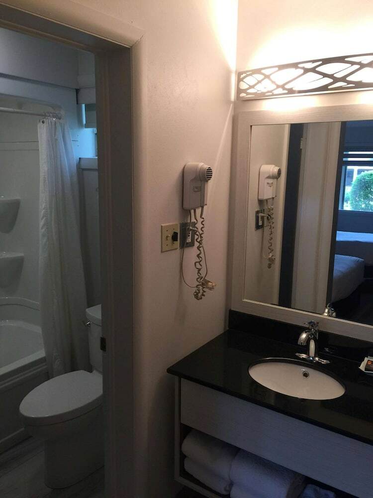 Danny?s Hotel Suites, Surestay Collection By Best Western