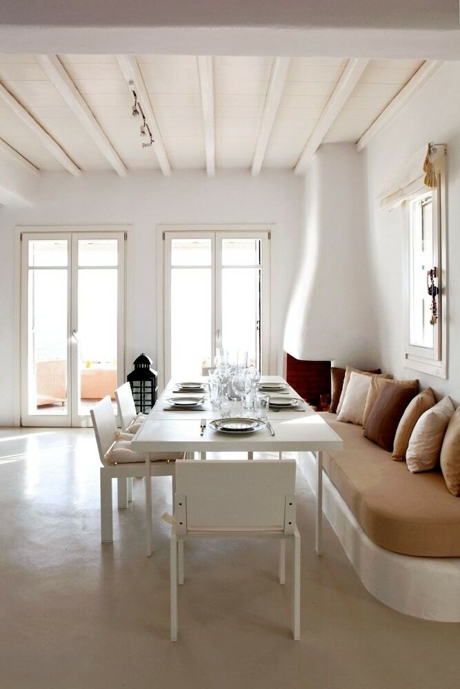 Villa Elia White Residence