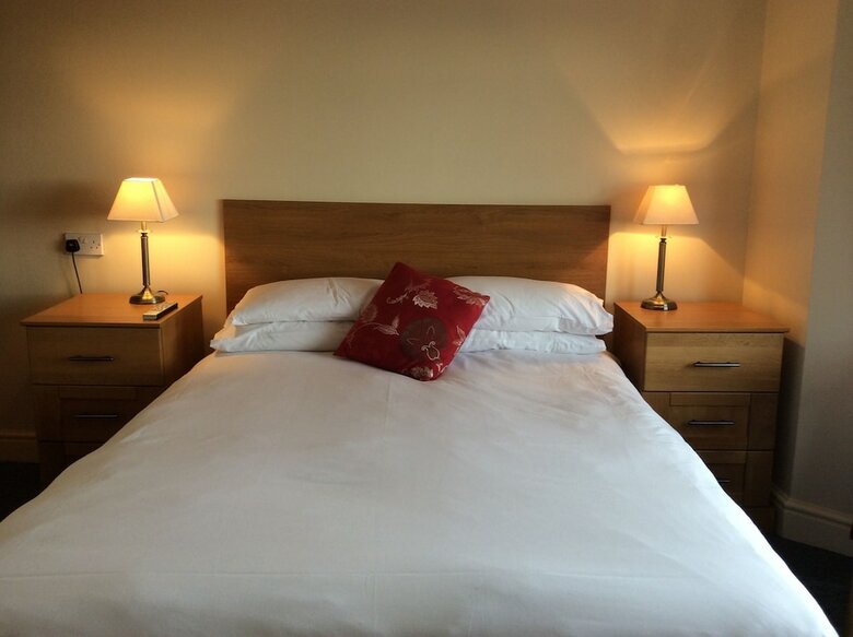 Hotel The Kings Head & Channel View
