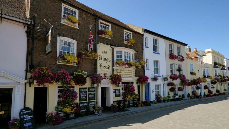 Hotel The Kings Head & Channel View