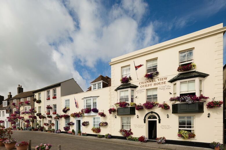 Hotel The Kings Head & Channel View