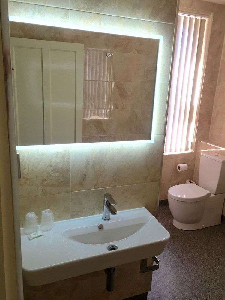 Hotel The Kings Head & Channel View