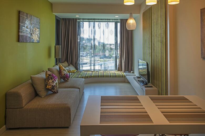 Aparthotel Borneo Vista Suites Hotel