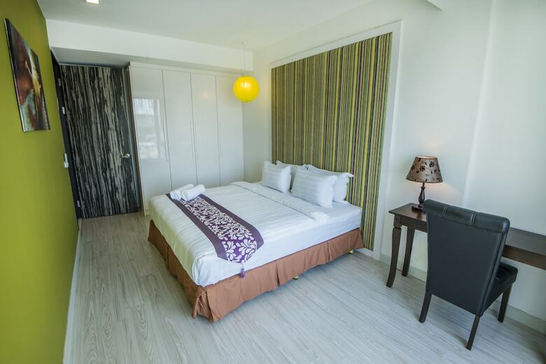 Aparthotel Borneo Vista Suites Hotel