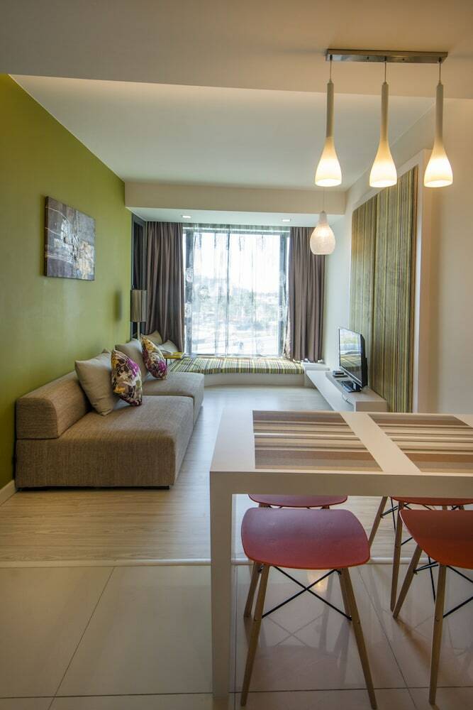 Aparthotel Borneo Vista Suites Hotel
