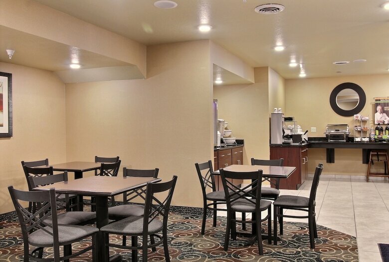 Hotel Cobblestone Inn & Suites - Linton