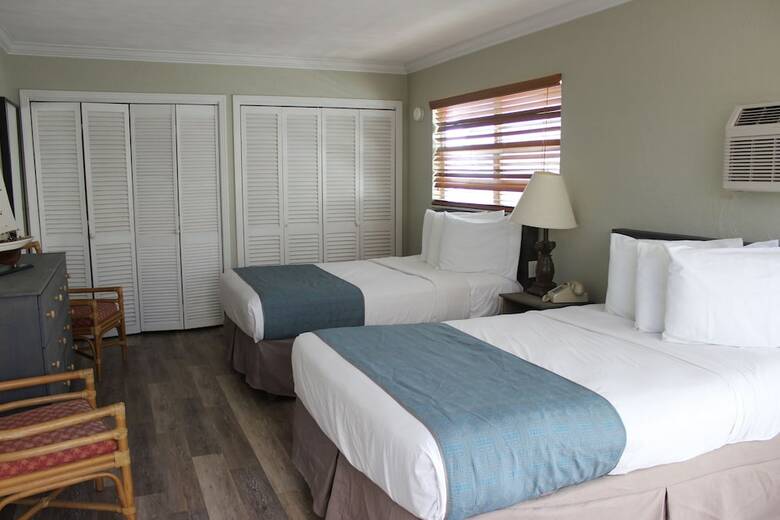 Shoreline Suites & Cabana Cottages