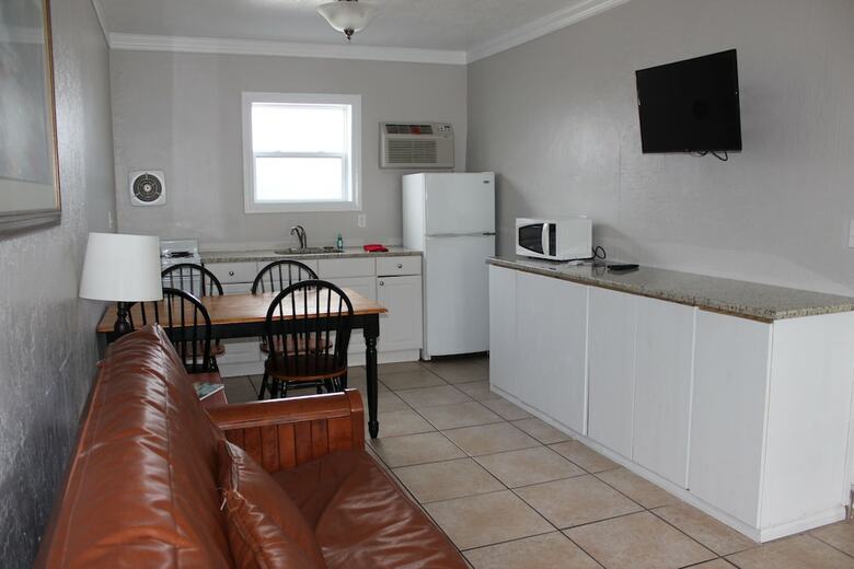 Shoreline Suites & Cabana Cottages