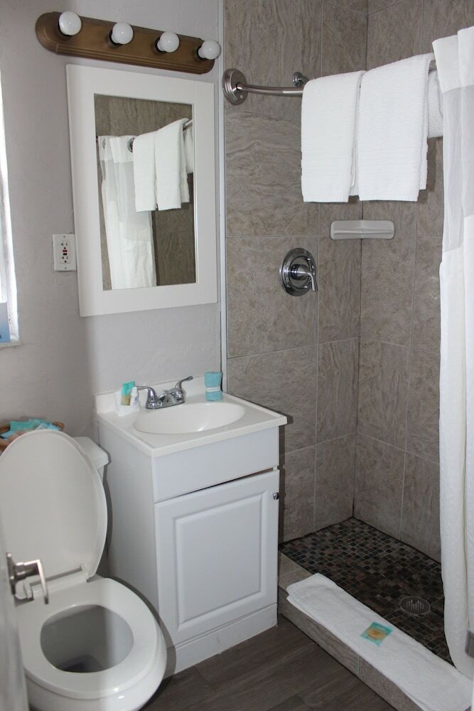 Shoreline Suites & Cabana Cottages