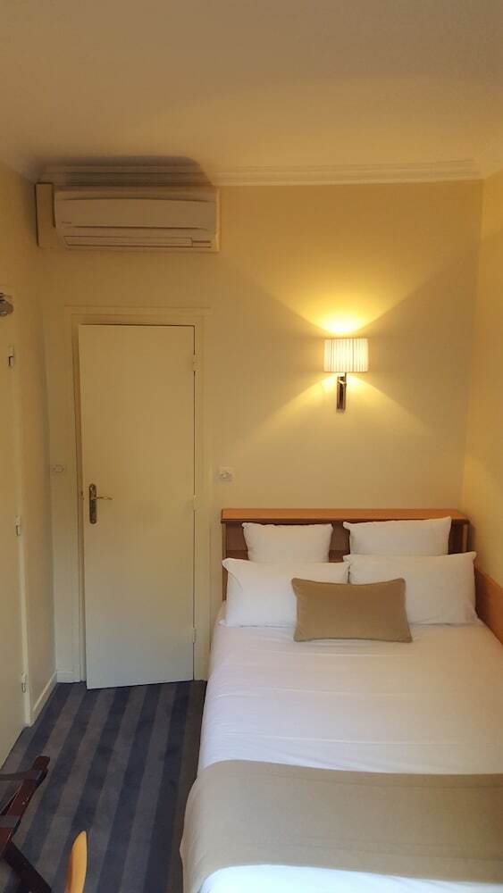 Hotel H�tel Saint Cyr Etoile