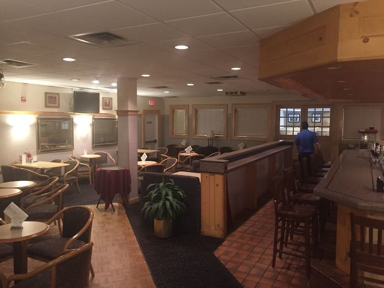 Hotel Fireside Inn & Suites