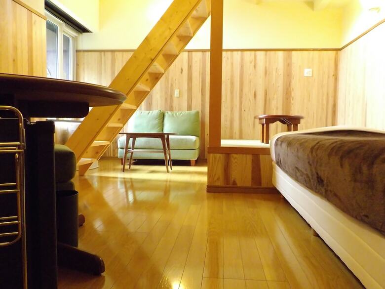 Pension Caf� + Inn That Sounds Good!