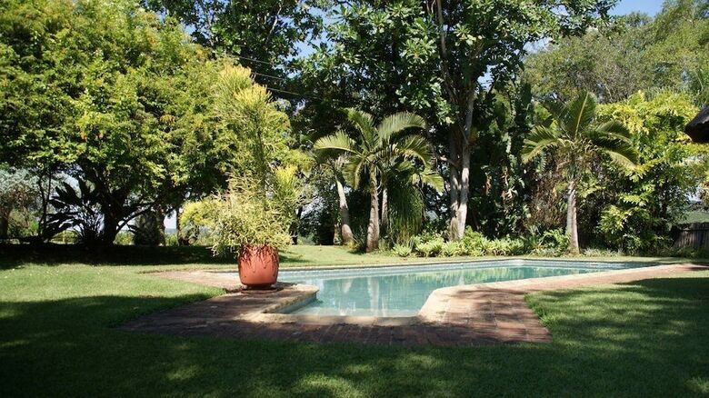 Hotel Laughing Waters Guest House