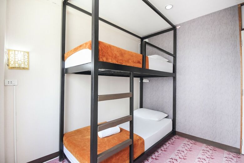 Oyo 537 Na Banglampoo Hotel