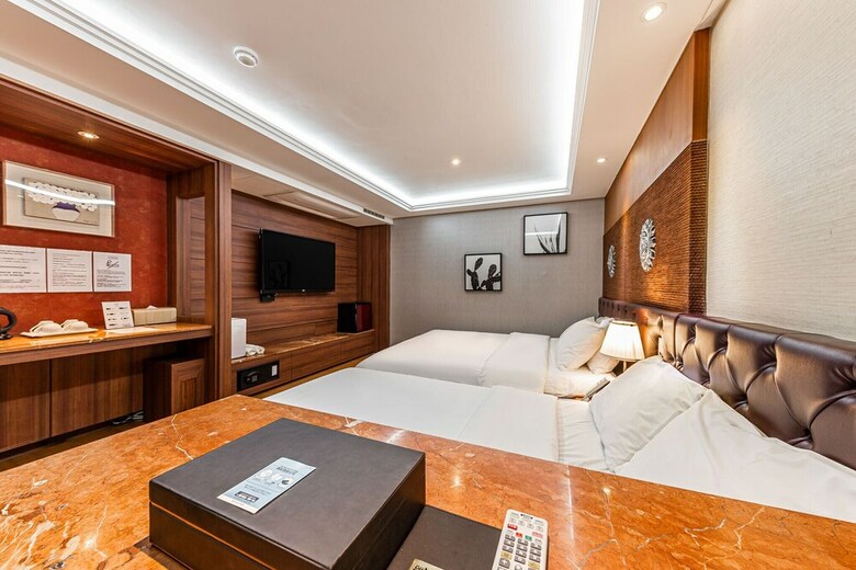 Friendly Dh Naissance Hotel By Mindrum Group