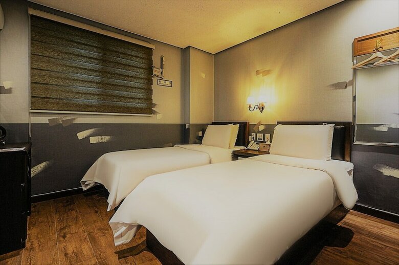 Friendly Dh Naissance Hotel By Mindrum Group