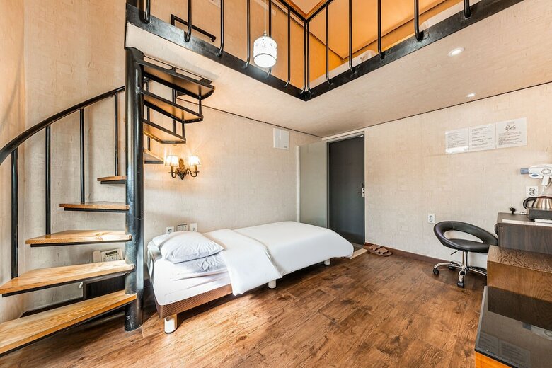 Friendly Dh Naissance Hotel By Mindrum Group