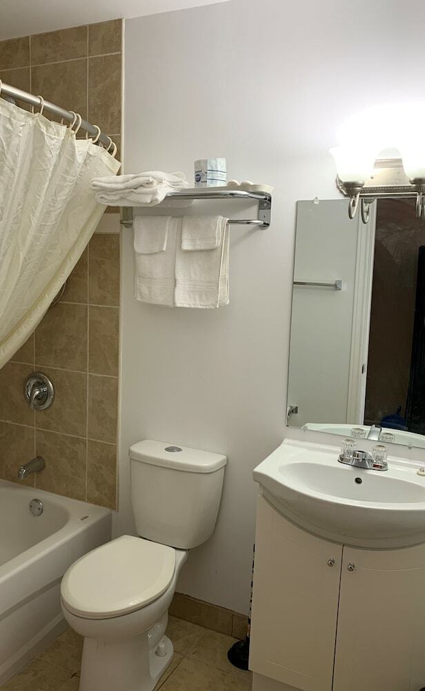 Motel Village Inn & Suites