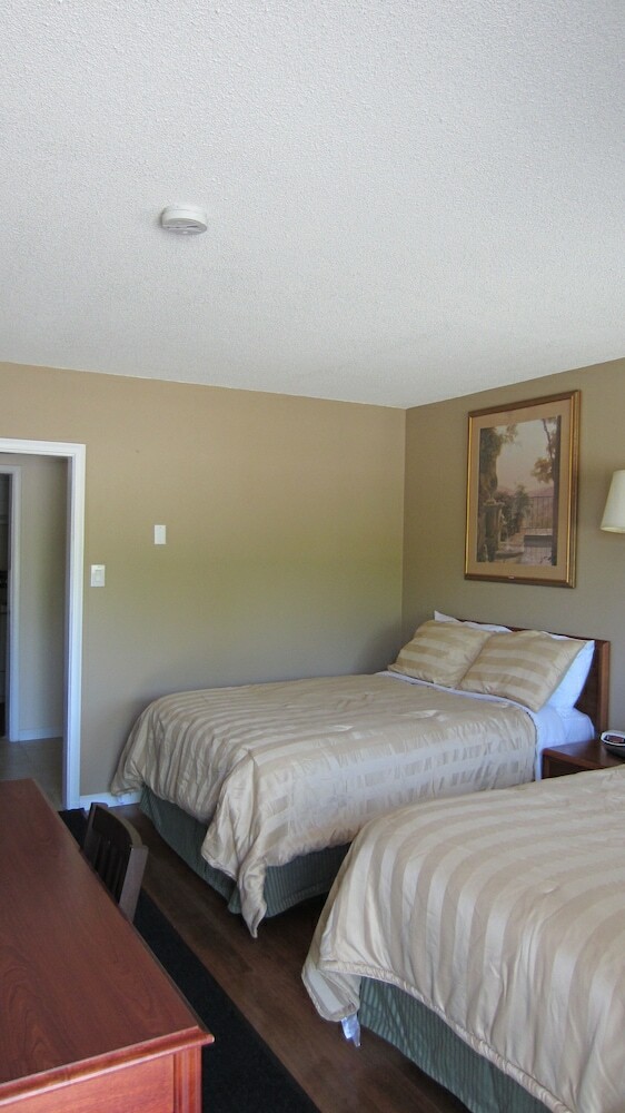 Motel Village Inn & Suites