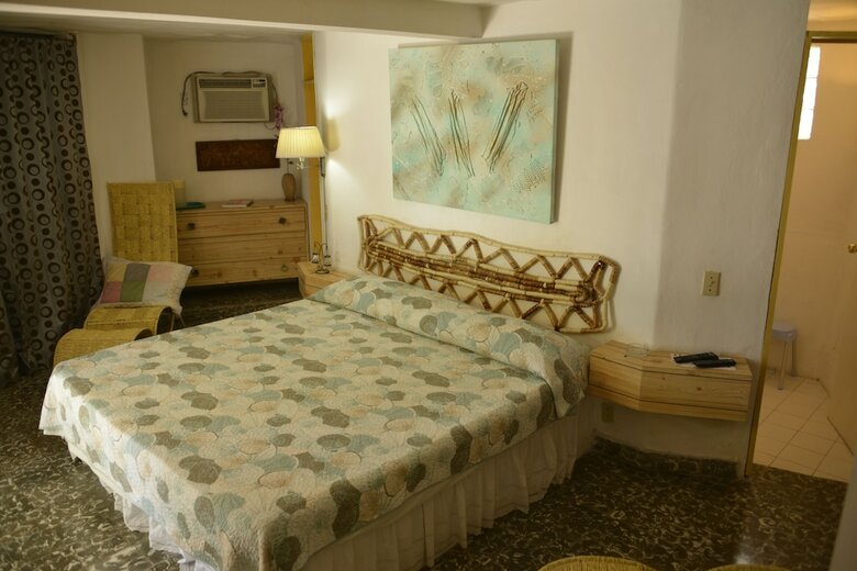 Ouanga Bay Beach Hotel