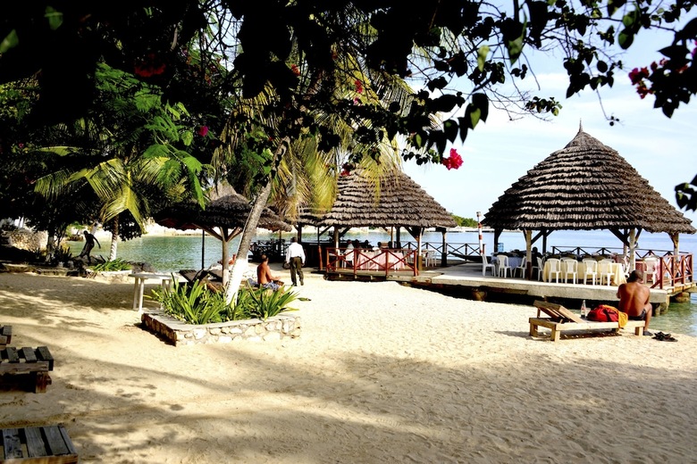 Ouanga Bay Beach Hotel