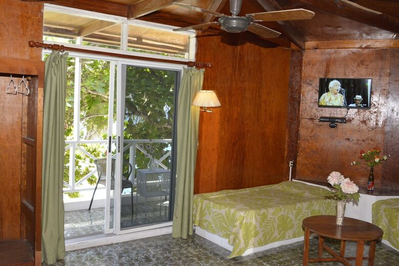 Ouanga Bay Beach Hotel