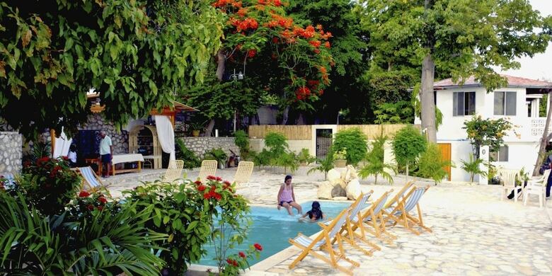 Ouanga Bay Beach Hotel