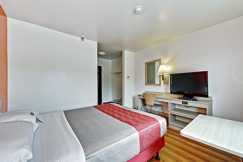 Motel 6 Chicago North - Glenview