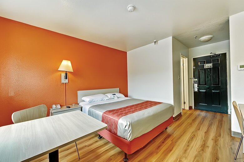Motel 6 Chicago North - Glenview