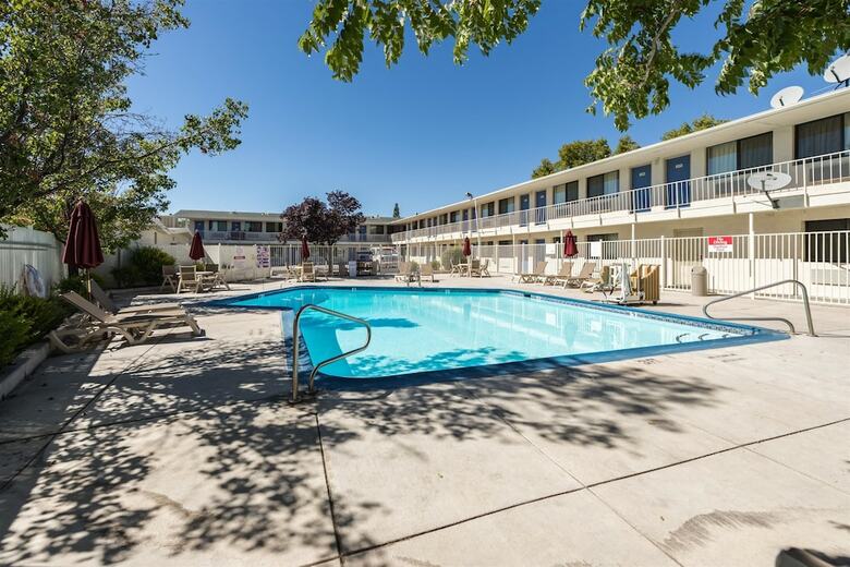 Motel 6 Reno, Nv - Virginia Plumb