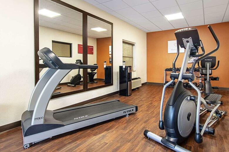 Hotel Comfort Suites Airport