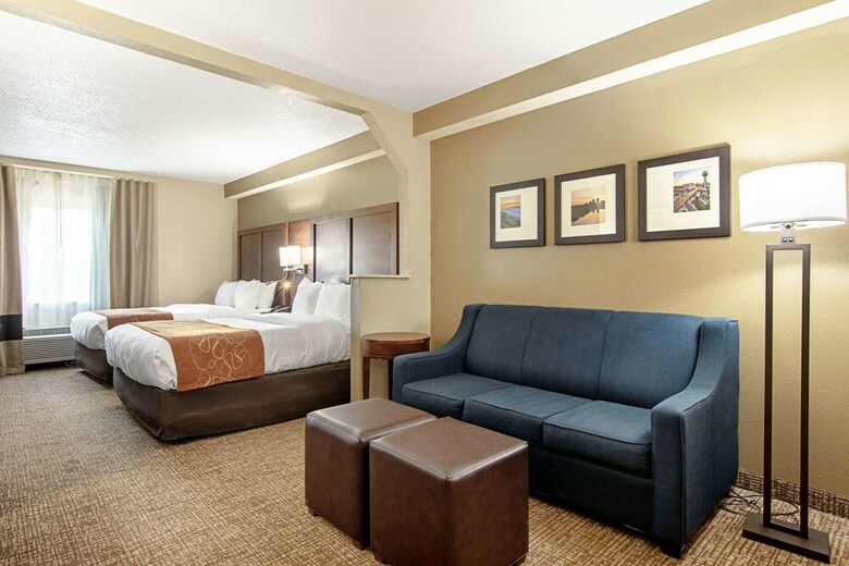 Hotel Comfort Suites Airport