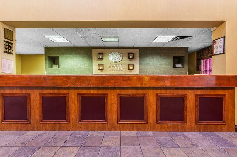 Hotel Comfort Suites Airport