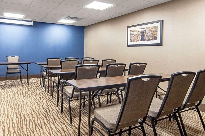 Hotel Comfort Suites Airport