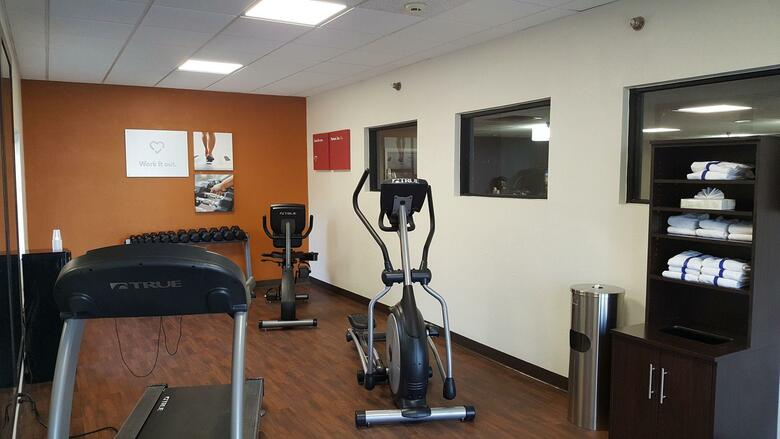 Hotel Comfort Suites Airport
