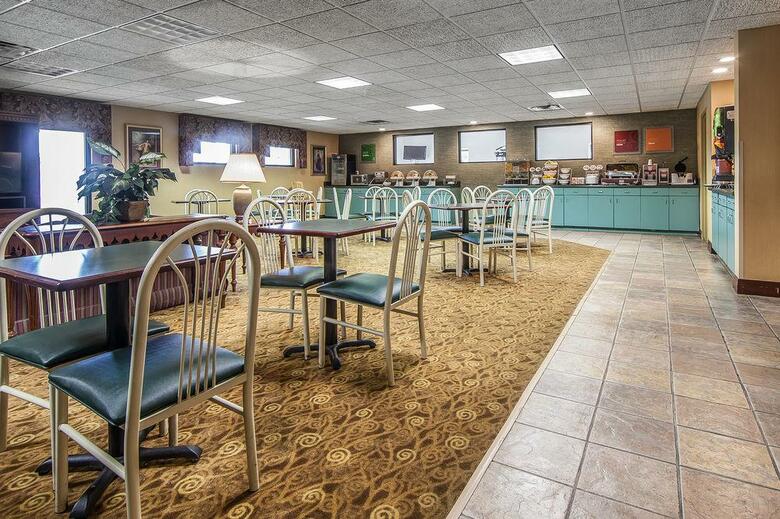 Hotel Comfort Suites Airport
