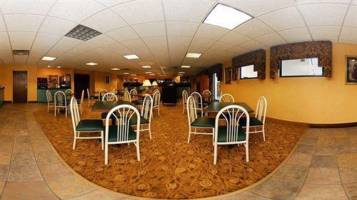 Hotel Comfort Suites Airport