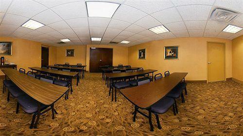 Hotel Comfort Suites Airport