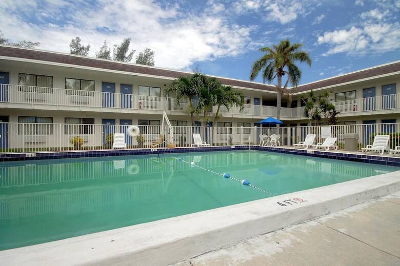 Motel 6 Dania Beach