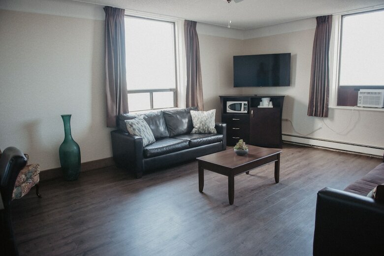 Prince Arthur Waterfront Hotel & Suites