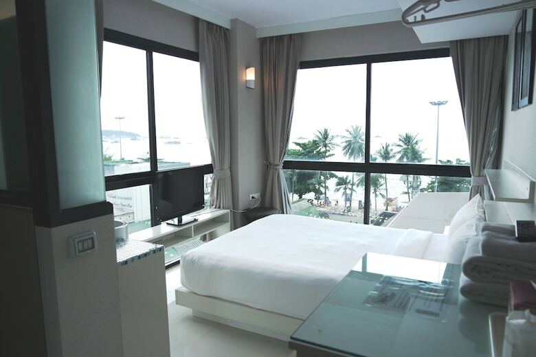 Hotel Serenotel Pattaya Beach Front