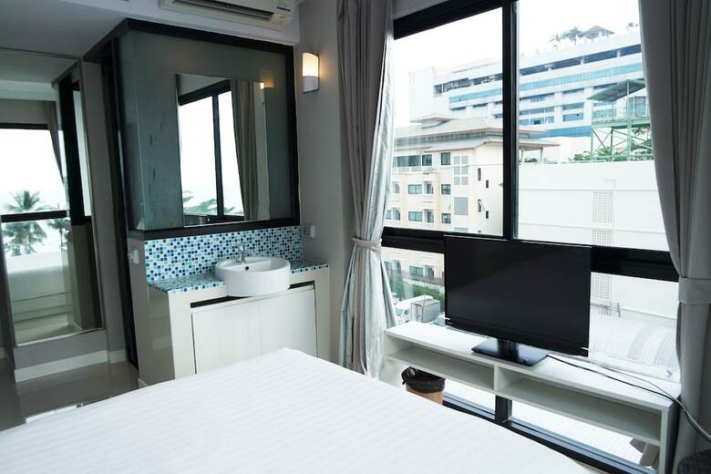 Hotel Serenotel Pattaya Beach Front