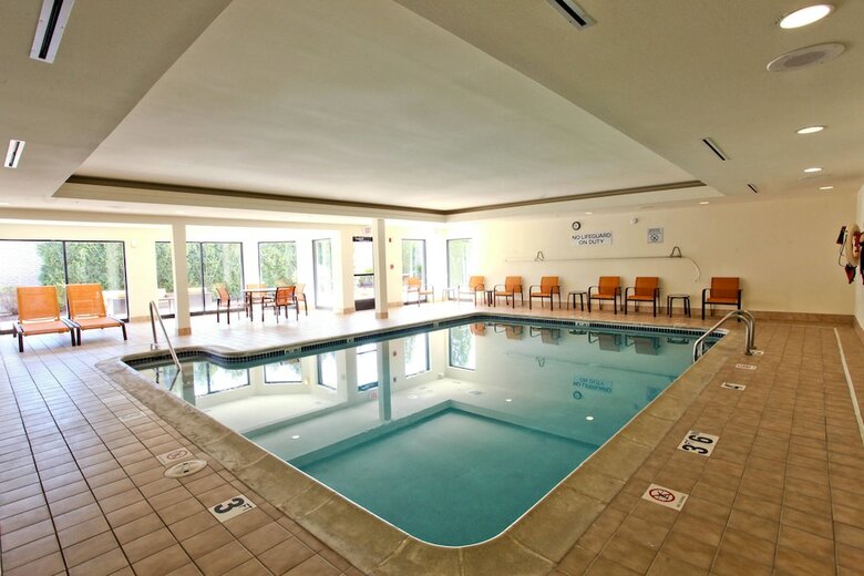 Hotel Courtyard By Marriott Detroit Brighton