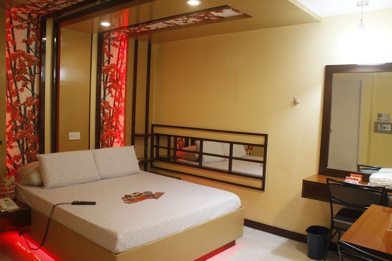 Hotel Sogo Lrt Monumento Station