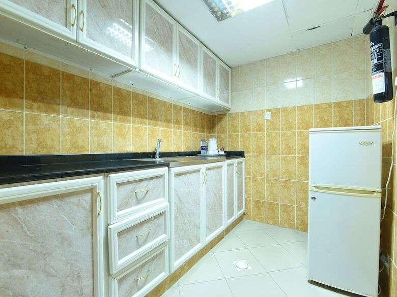 Hotel Oyo 274 California Suites