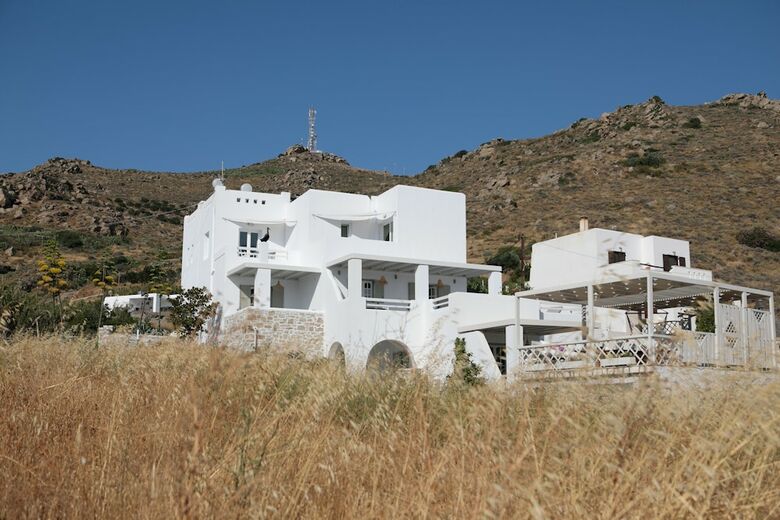 Aeolos Luxury Villas & Suites