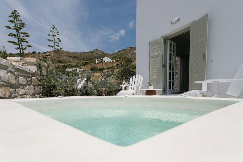 Aeolos Luxury Villas & Suites