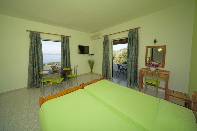 Aparthotel Crystal Blue Apartments